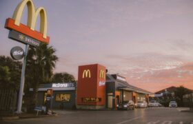 McDonald&rsquo;s teste un système de commande au volant basé sur l&rsquo;IA soutenu par Google