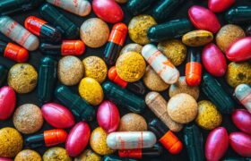 YouTube apparaît dans 53 % des aperçus de l&rsquo;IA de Google pour les recherches de vitamines et de suppléments